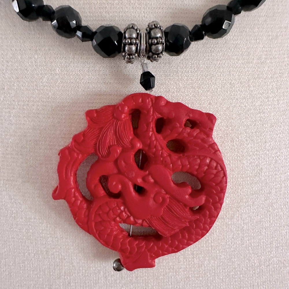 Dragon pendant onyx necklace - Picture 5 of 5